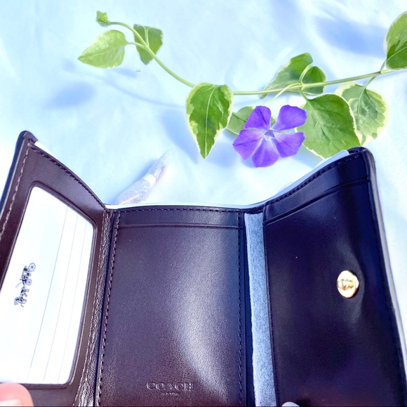 Coach Small Trifold Wallet With Butterfly Applique - Picture 7 of 8